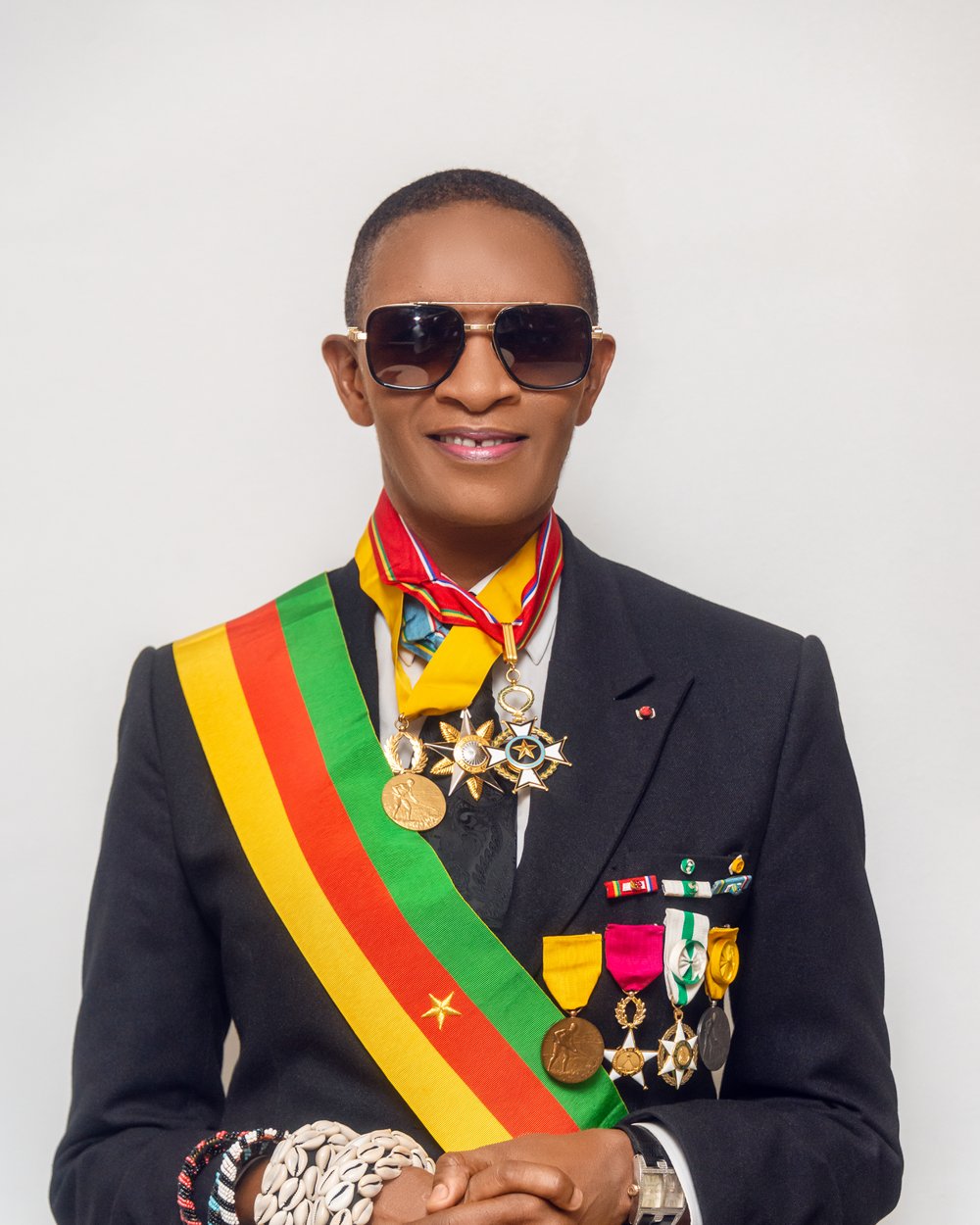 Portrait officiel de la Sénatrice Françoise Puene, dite Mamy Nyanga